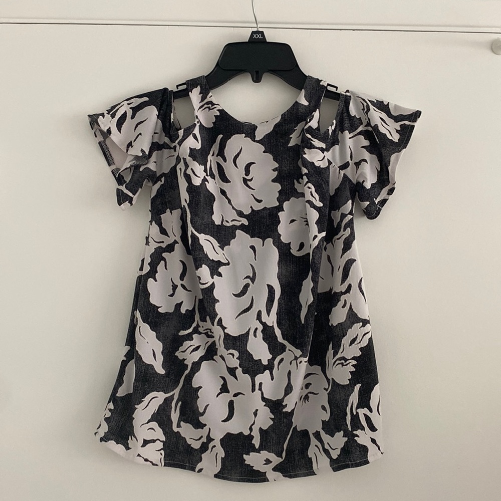 Bare shoulder top